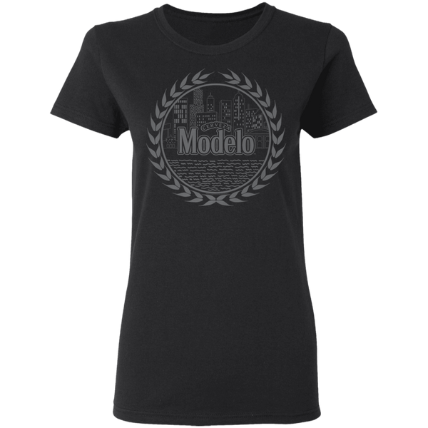 Modelo Grey Cityscape Premium Women T-Shirt 0511