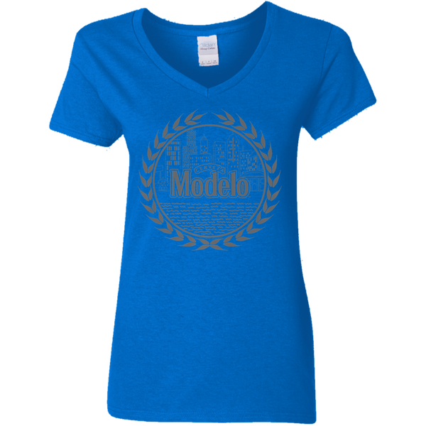 Modelo Grey Cityscape Premium Ladies V-Neck T-Shirt 0511